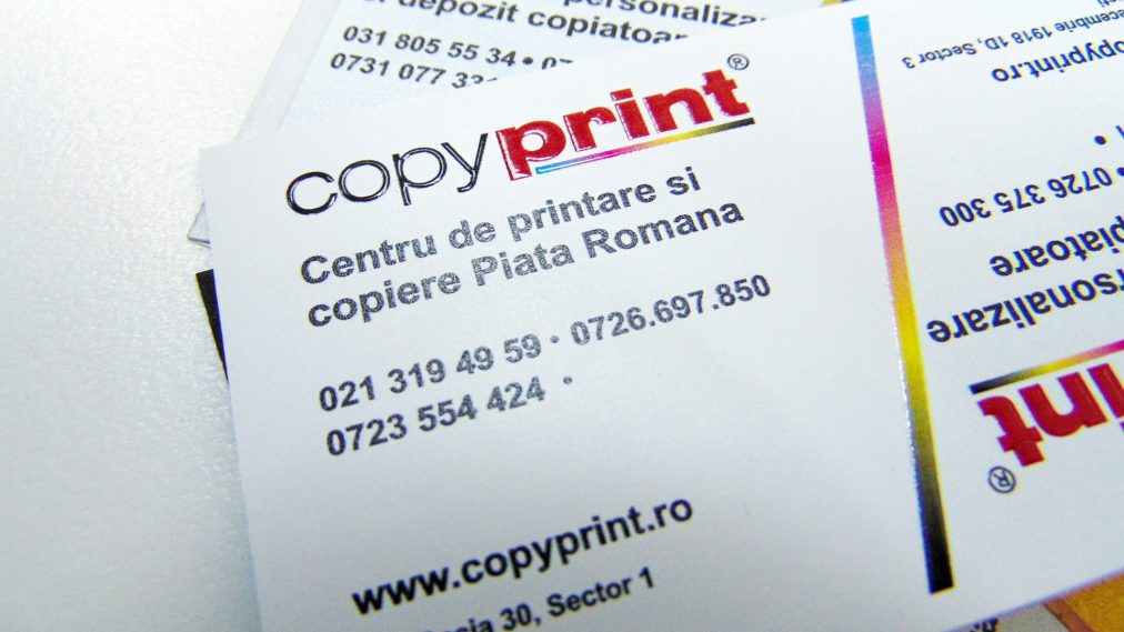 carte de vizita imprimanta pe plastic alb